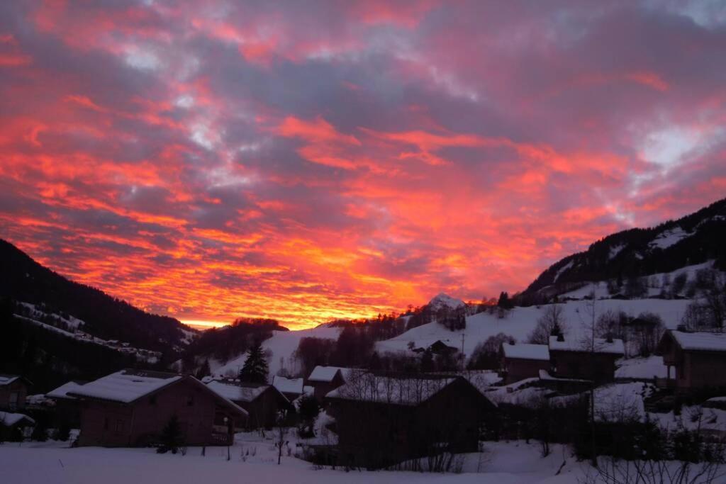 A4 Km De Megeve Tres Joli Studio Avec Jacuzzi ,Vue Sur Les Montagnes Au Calme Praz-sur-Arly Exteriér fotografie
